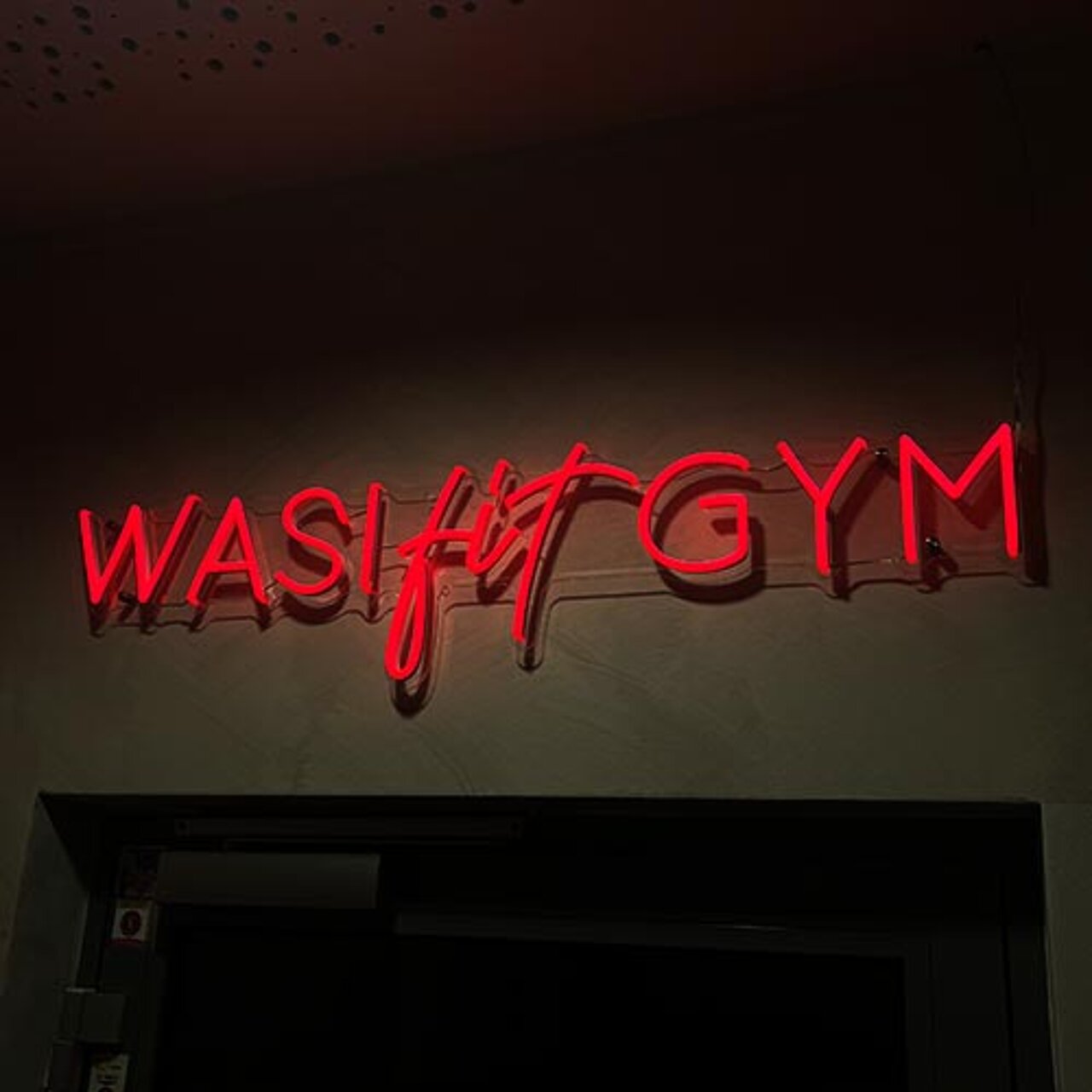 Schriftzug des Fitnessstudios WASI fit Gym von WASI in Wuppertal
